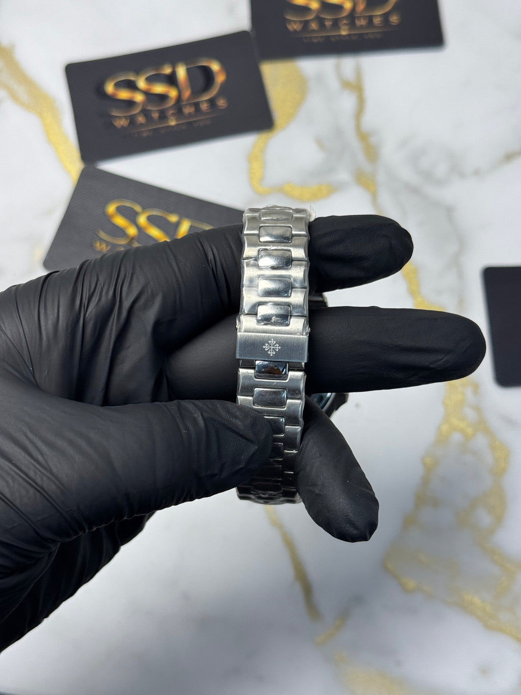 Patek Philippe Nautilus - sunburst olive-green