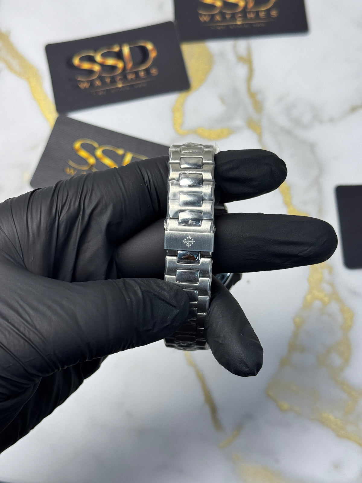 Patek Philippe Nautilus - sunburst olive-green