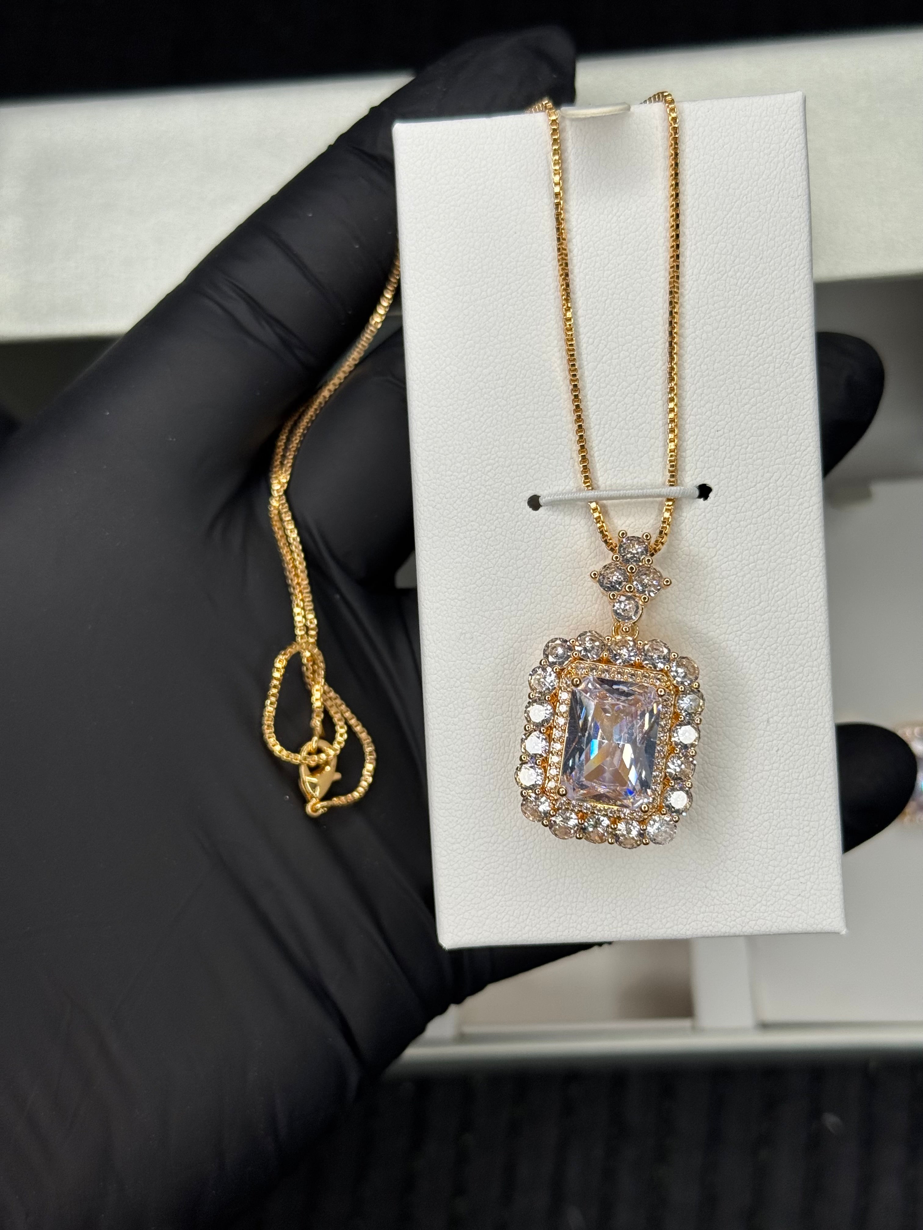 Watch with jewelry set